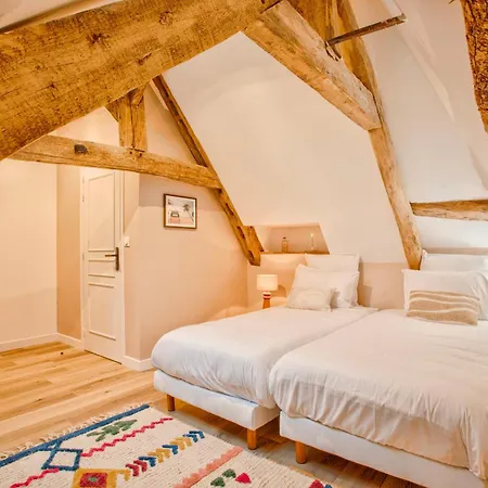 Holiday home Maison Adeli - Spa- Brasero-billard- Netflix-wifi