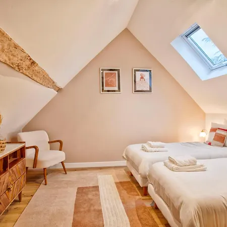Holiday home Maison Adeli - Spa- Brasero-billard- Netflix-wifi