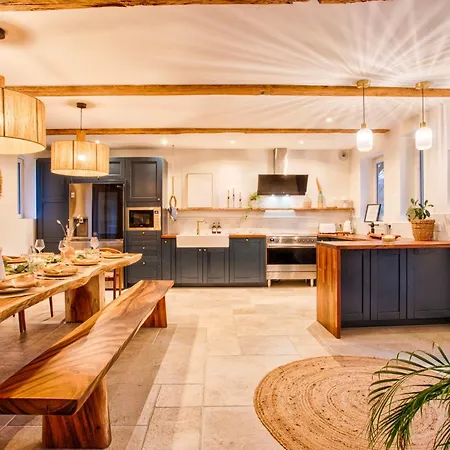 Maison Adeli - Spa- Brasero-billard- Netflix-wifi Holiday home *