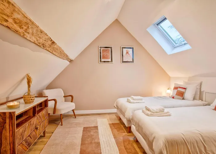 Holiday home Maison Adeli - Spa- Brasero-billard- Netflix-wifi