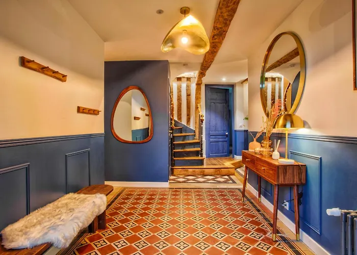 Holiday home Maison Adeli - Spa- Brasero-billard- Netflix-wifi *