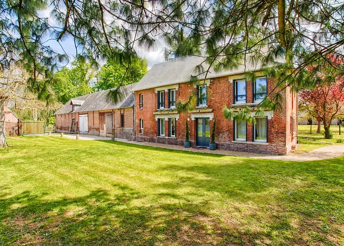 Holiday home Maison Adeli - Spa- Brasero-billard- Netflix-wifi