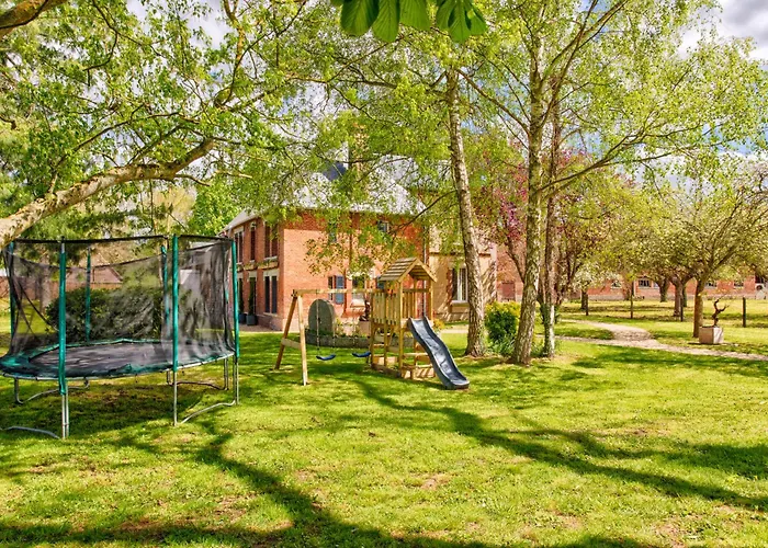 Holiday home Maison Adeli - Spa- Brasero-billard- Netflix-wifi Dozule